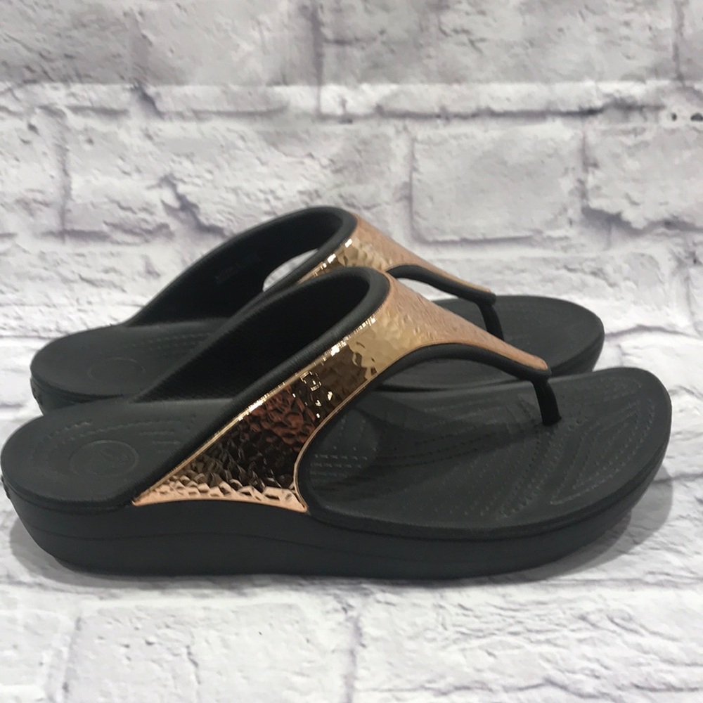Crocs copper thong wedge sandals Sz 10